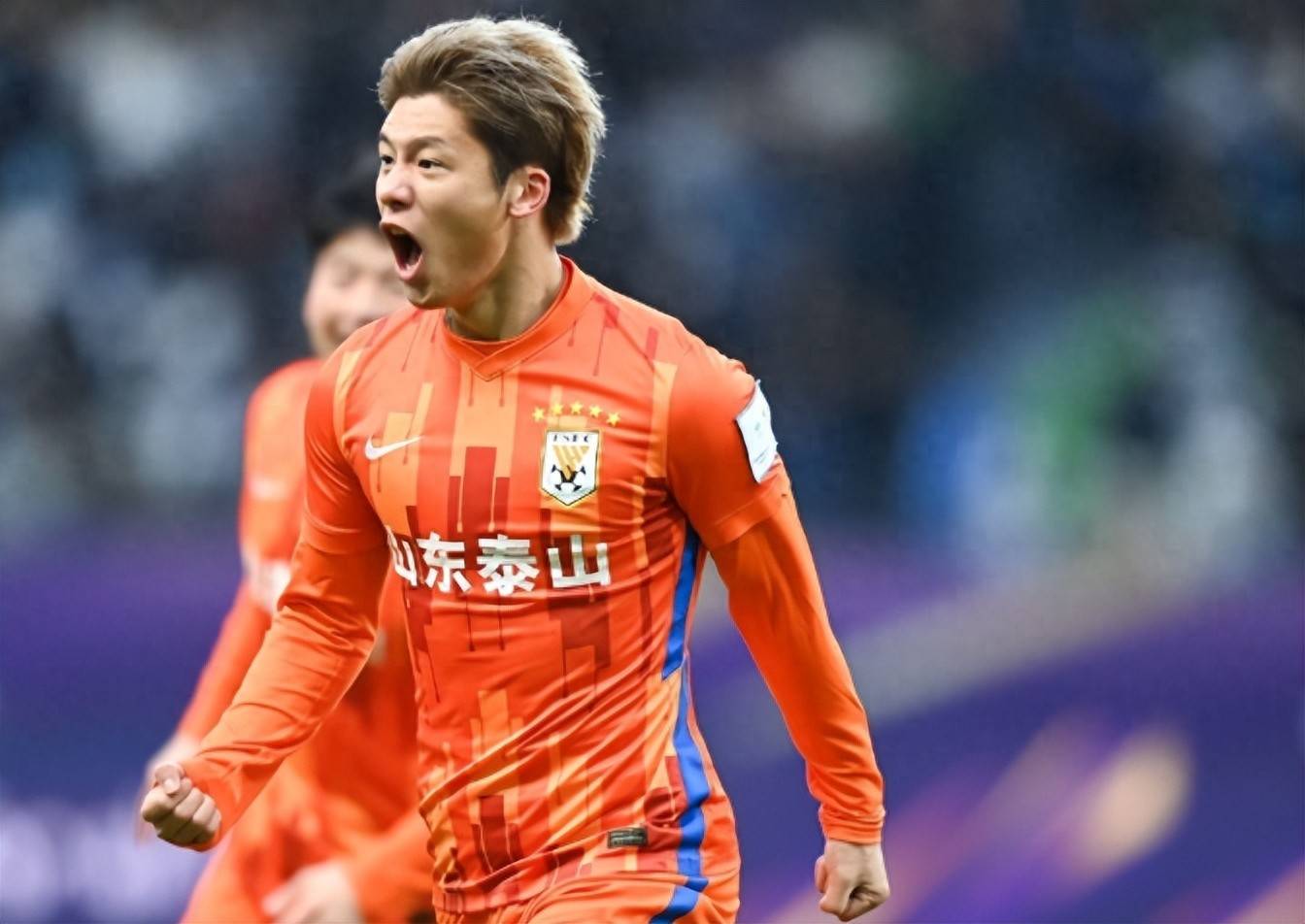 新晋足球天才迎来首秀，表现抢眼吸引球迷目光的简单介绍