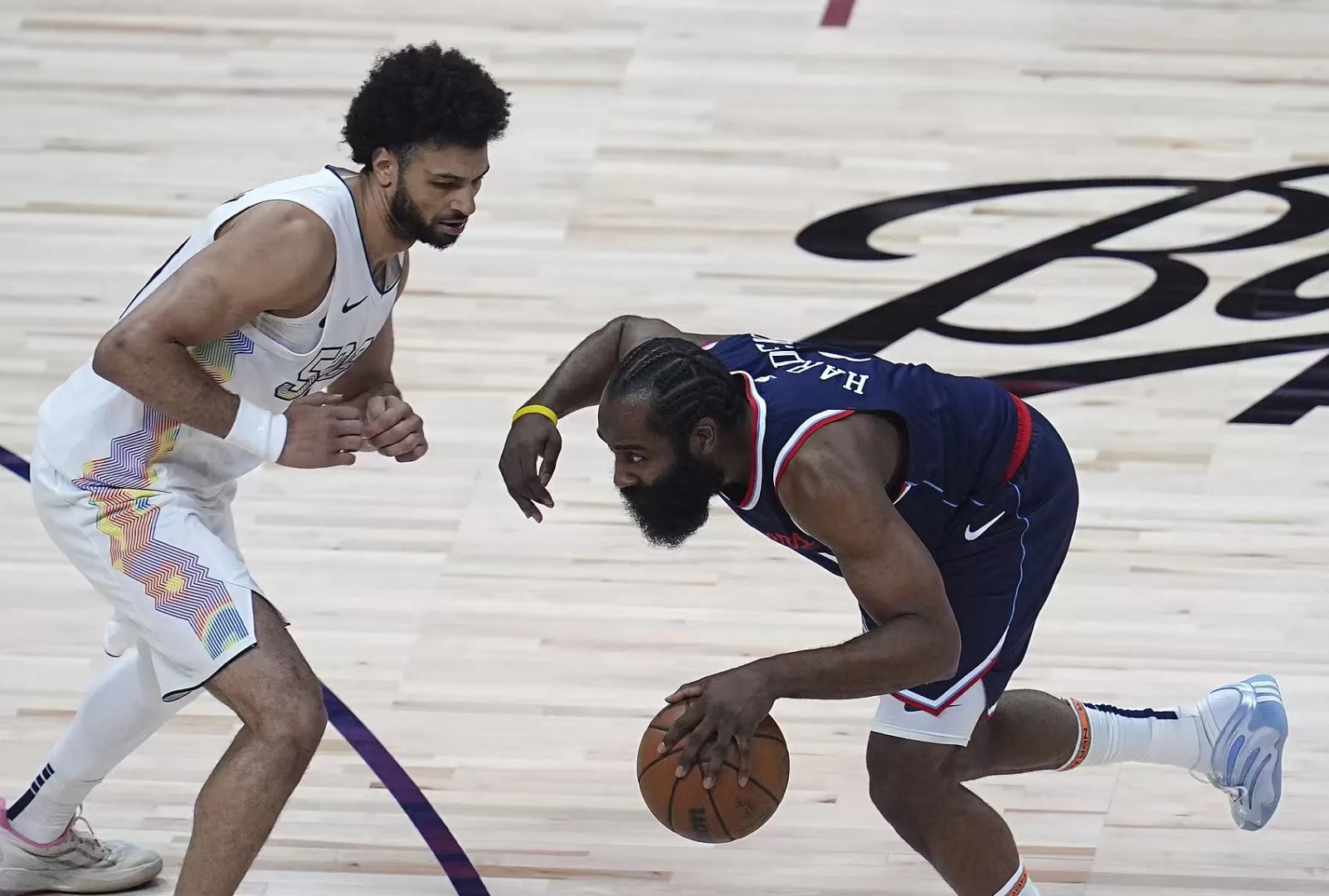 快船队客场大胜篮网，结束两连败