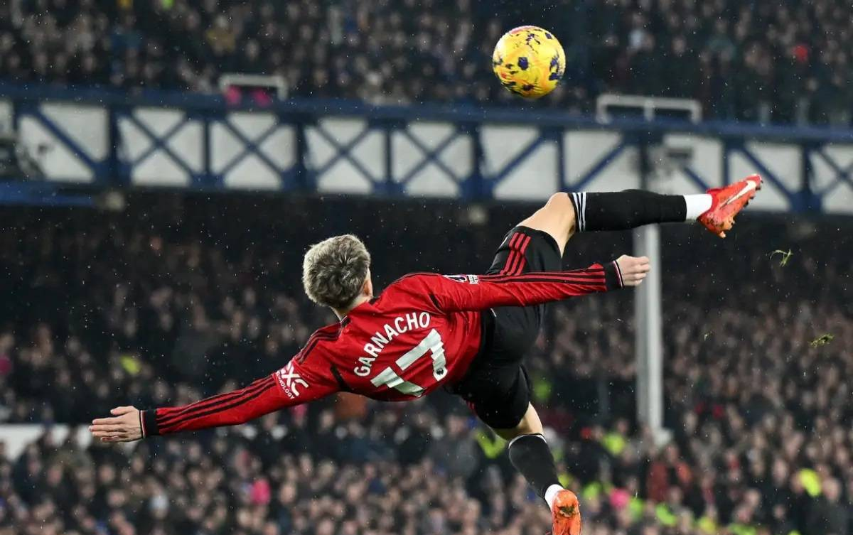 英国队赤手空拳夺冠，飞速奔流