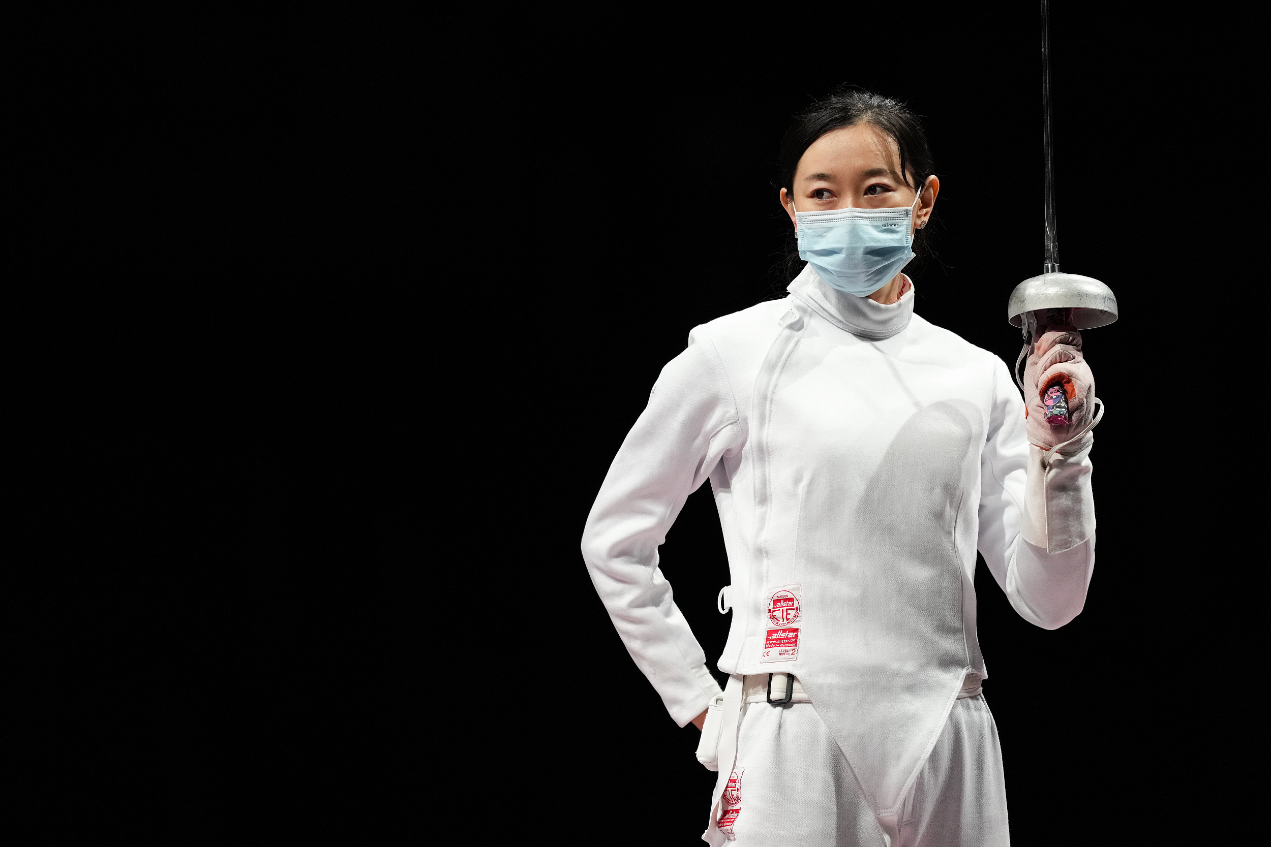 俄罗斯击剑选手夺得冠军，成为焦点