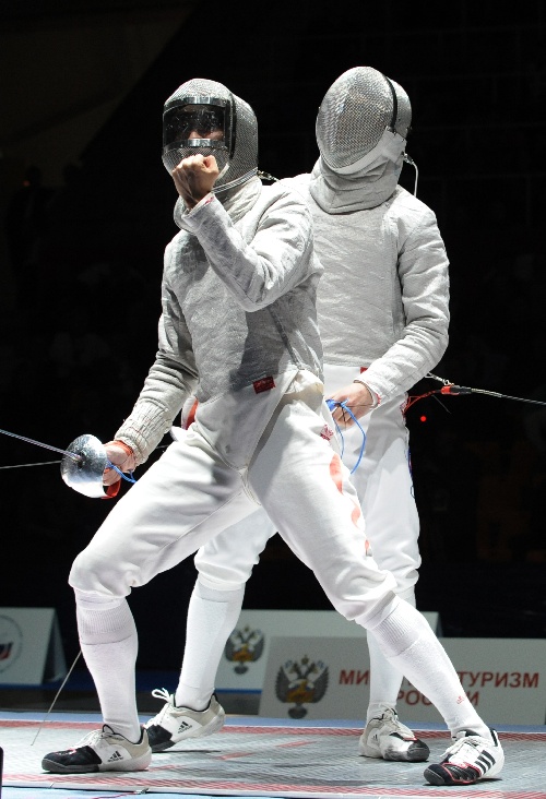 俄罗斯击剑选手夺得冠军，成为焦点