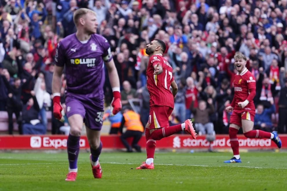 利物浦主场不胜，领跑优势不稳