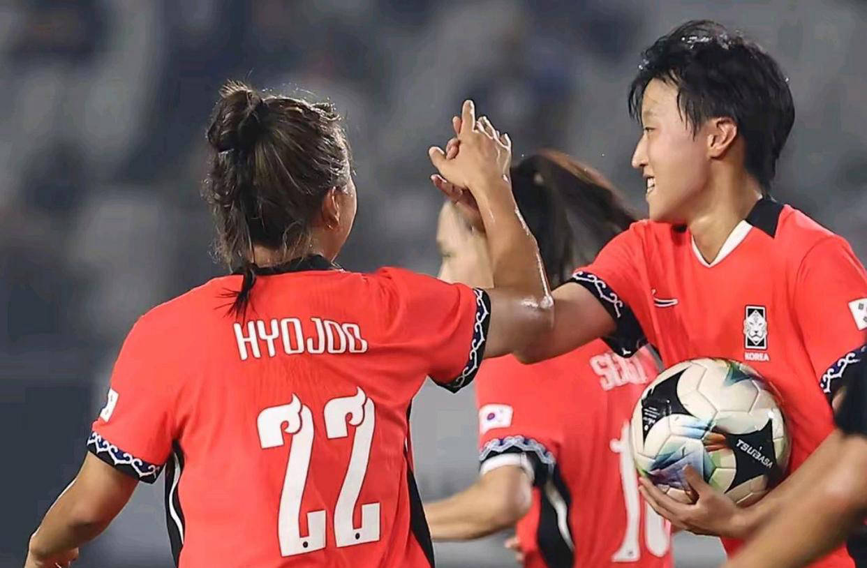 阳光灿烂女足比赛中炙热的拼搏精神的简单介绍 阳光灿烂女足比赛中炙热的拼搏精神的简单介绍