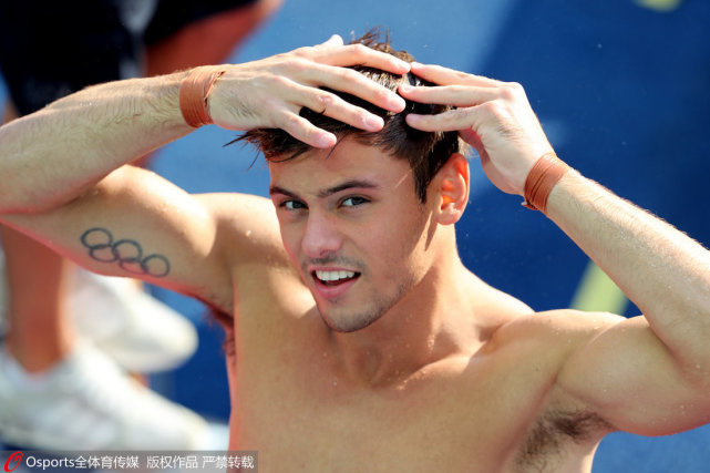 俄罗斯跳水选手高空翻飞获得冠军 俄罗斯跳水选手高空翻飞获得冠军