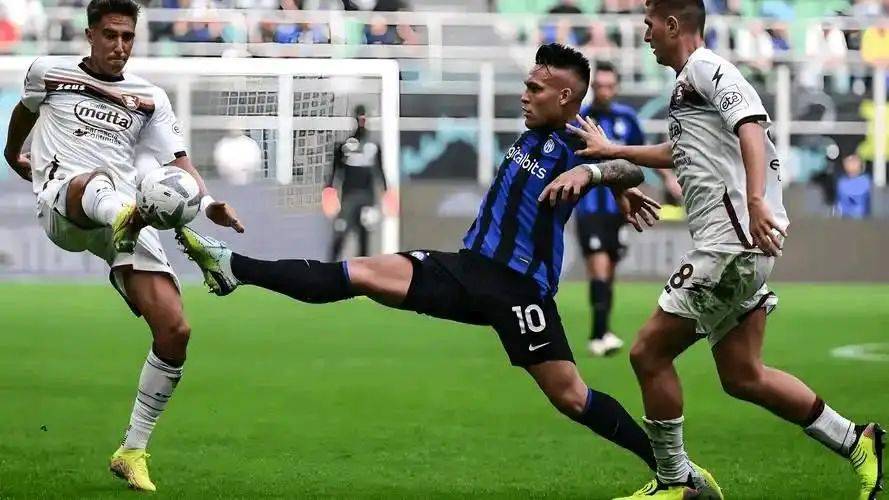 米兰竞技球员合练默契,士气高昂的简单介绍 米兰竞技球员合练默契,士气高昂的简单介绍