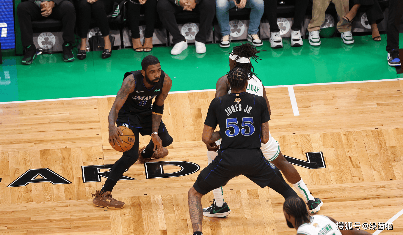 凯尔特人逆转独行侠,主场胜利 凯尔特人逆转独行侠,主场胜利