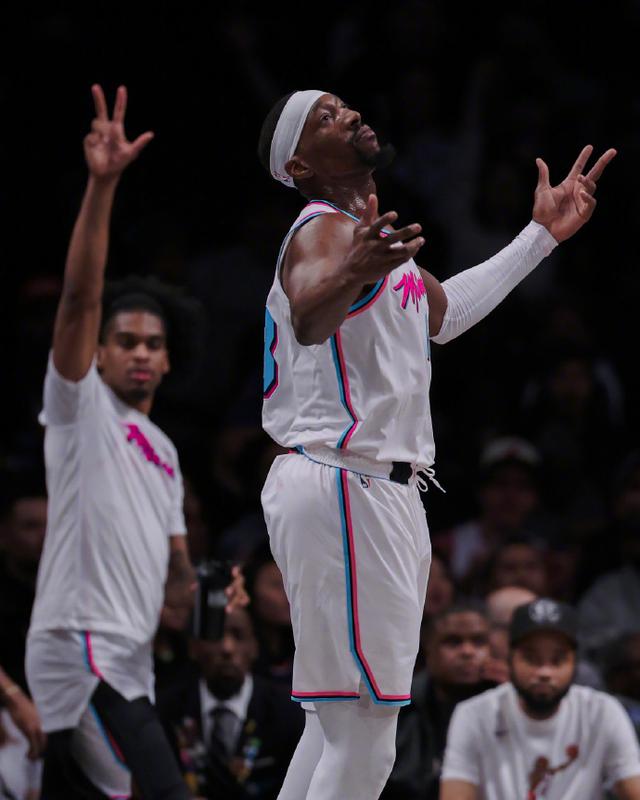 热火客场大胜篮网,结束连败 热火客场大胜篮网,结束连败