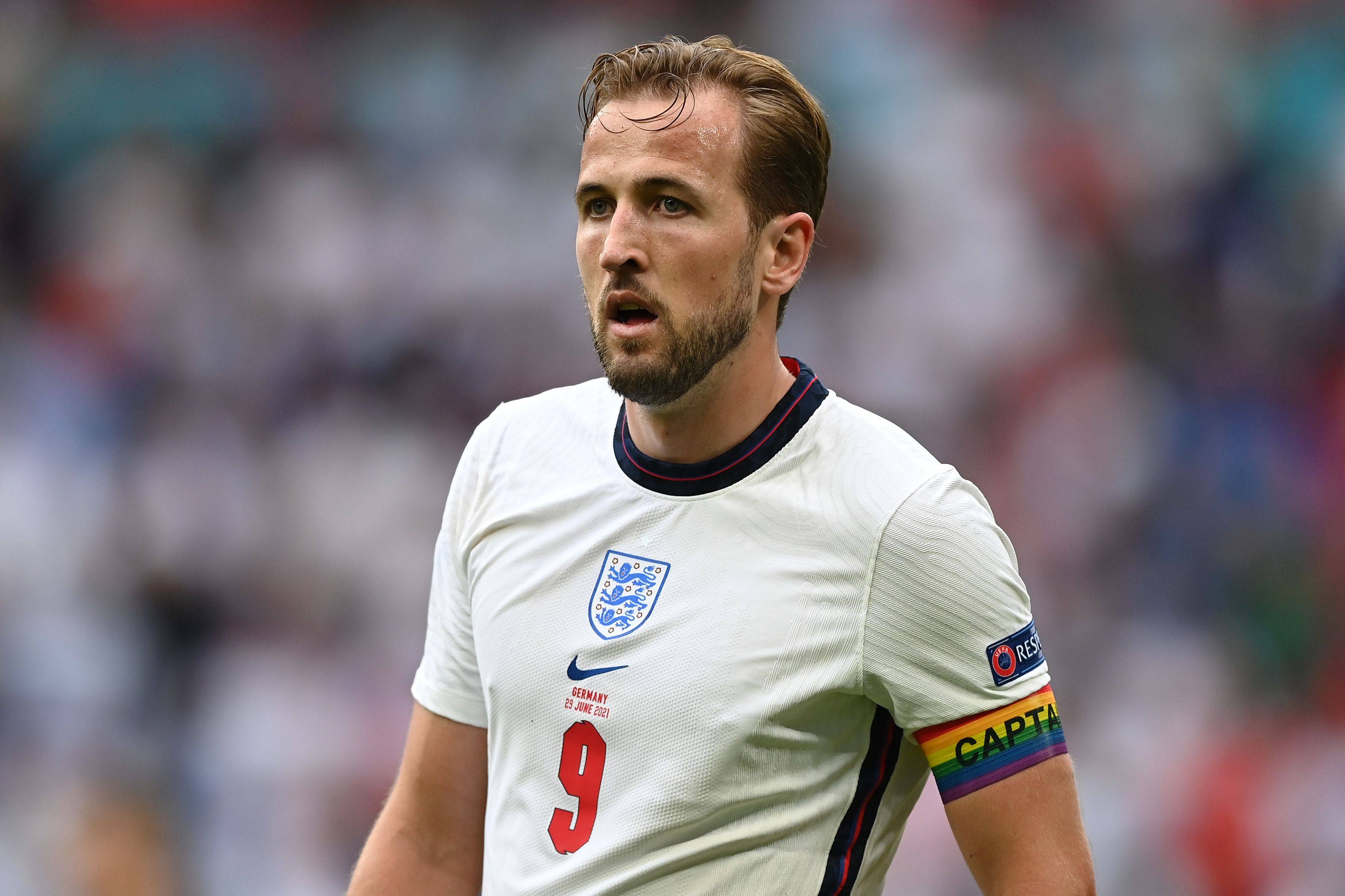 足球明星表现抢眼，场上表现备受瞩目