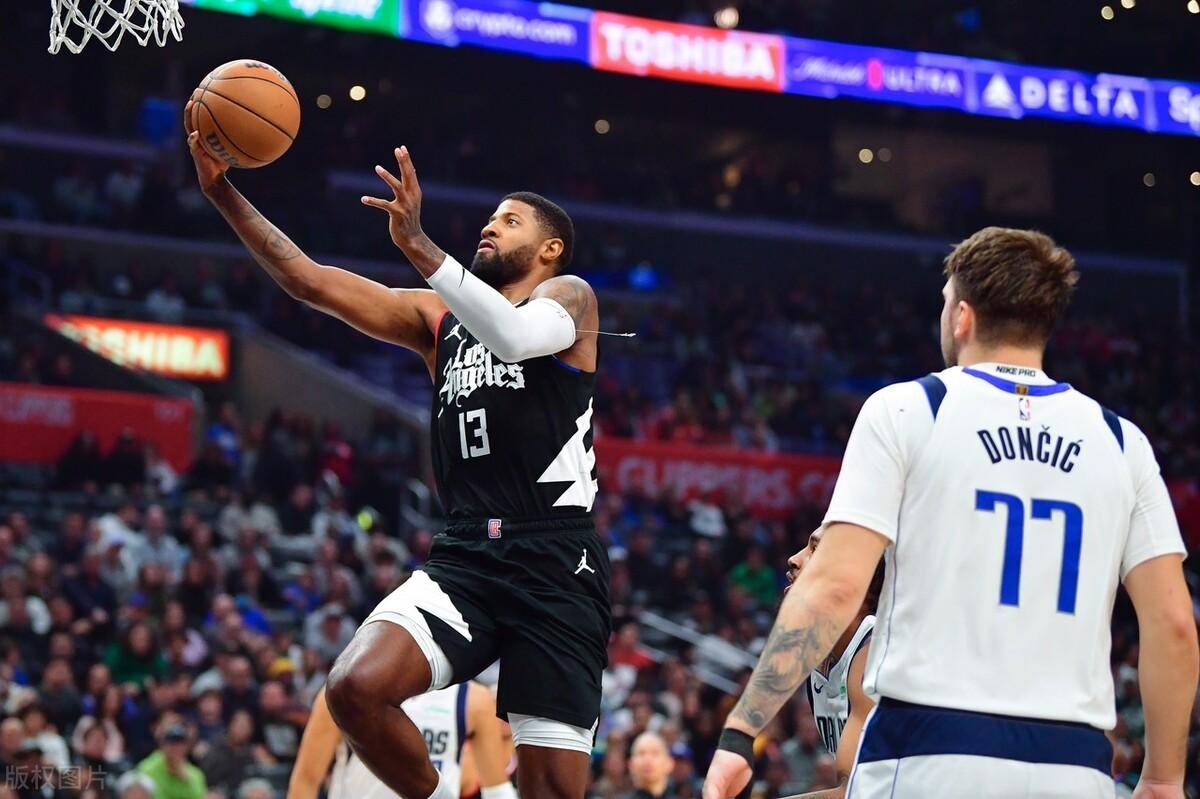 包含快船大胜独行侠，赢得两连胜的词条