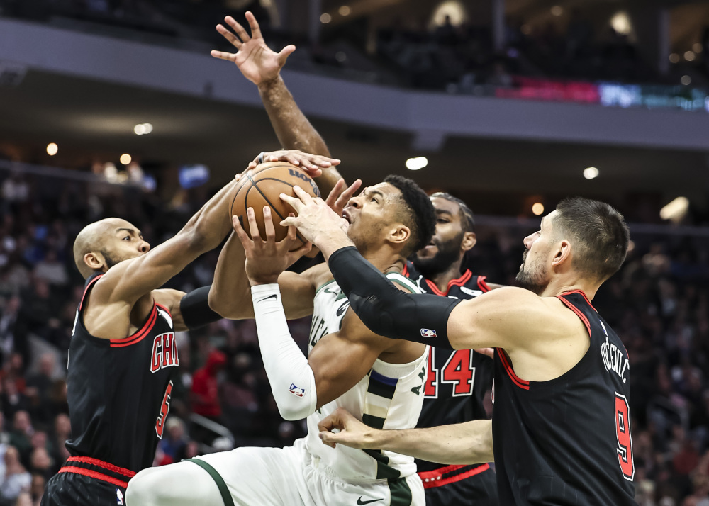 雄鹿胜公牛,客场保持不败 雄鹿胜公牛,客场保持不败