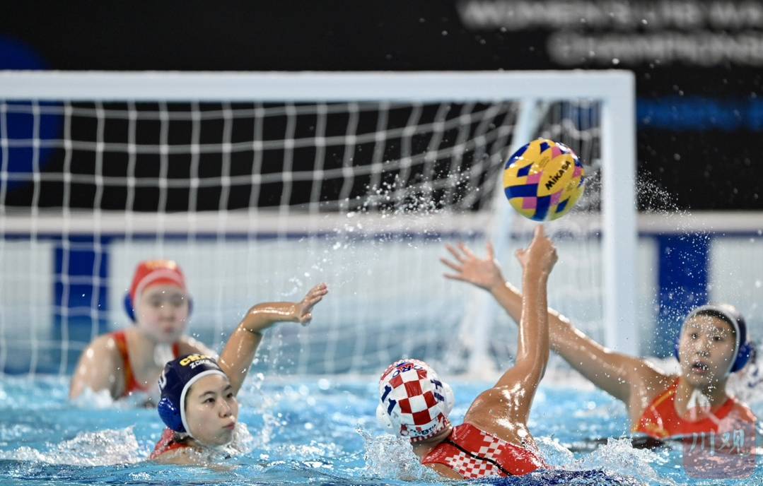 包含克罗地亚水球队队员团结一心，晋级半决赛的词条